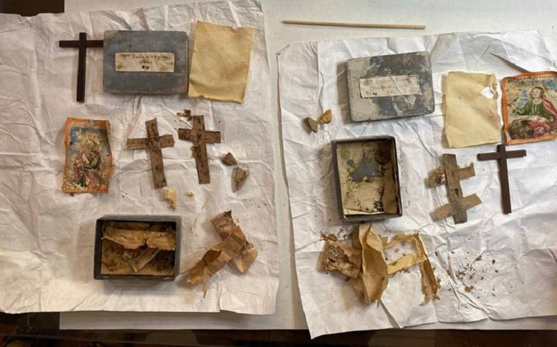 Descubren en la Catedral Metropolitana antiguas cajas de plomo con inscripciones religiosas