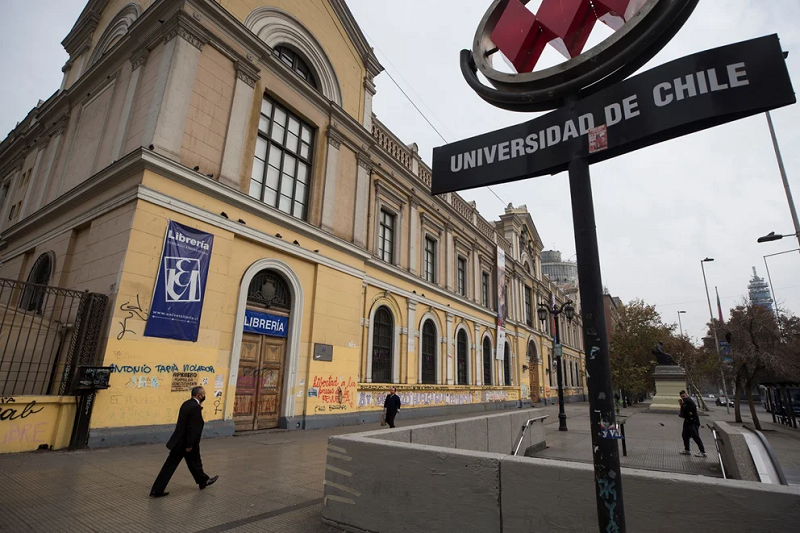 La Uni­ver­si­dad de Chi­le, la más an­ti­gua del país ce­le­bra sus 180 años de his­to­ria