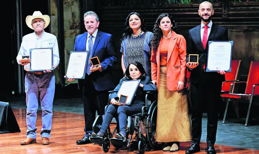 Entregan reconocimientos a talentos de las artes y la literatura en México