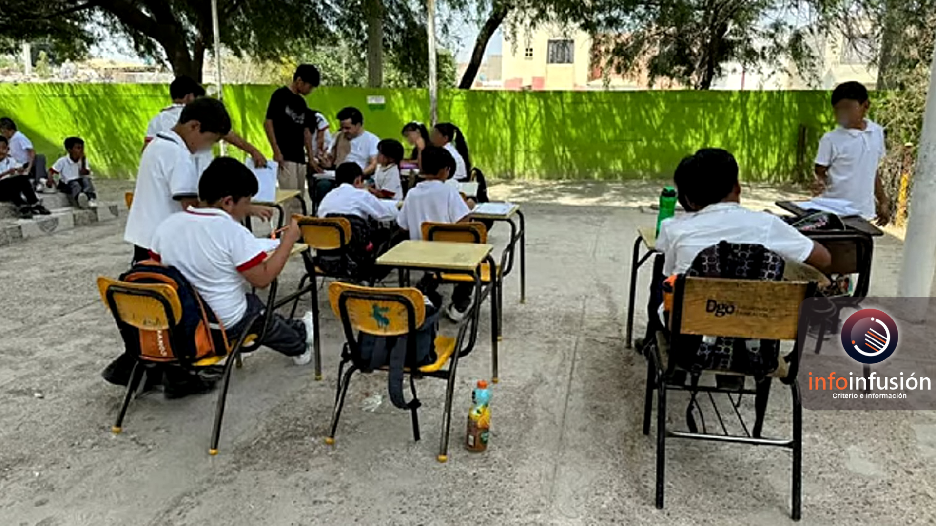 Calor obliga a escuelas en Gómez Palacio impartir clases al exterior