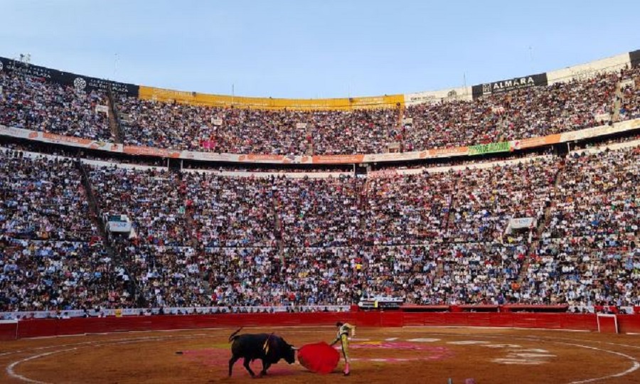 Revocan suspensión provisional de corridas de toros en Plaza México