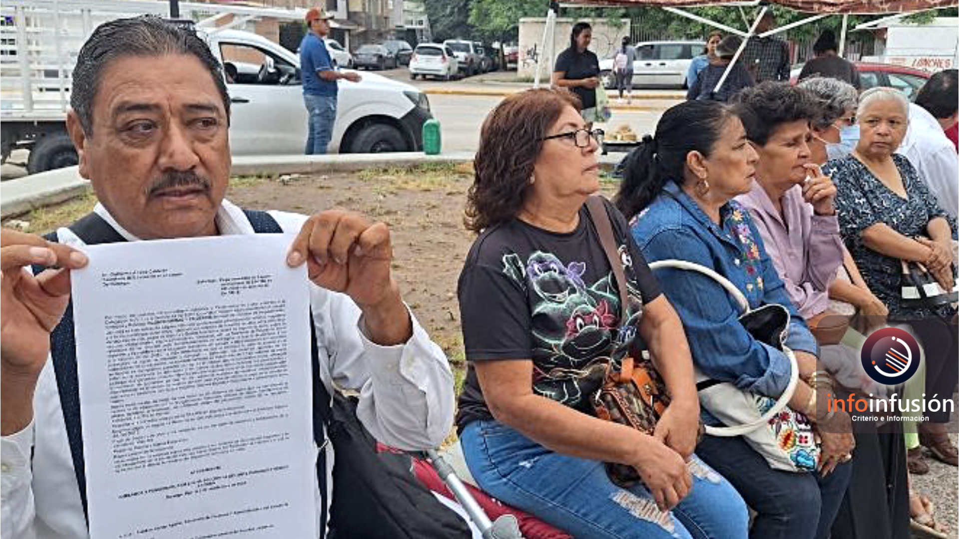 Se manifiestan docentes pensionados en la Laguna de Durango