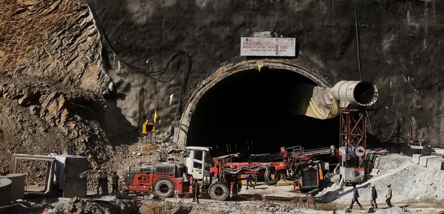 India implementa nueva estrategia para rescatar a obreros atrapados en túnel