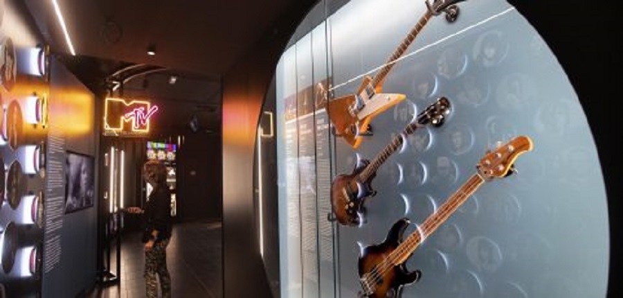 Inauguran museo en Barcelona con guitarras icónicas del rock