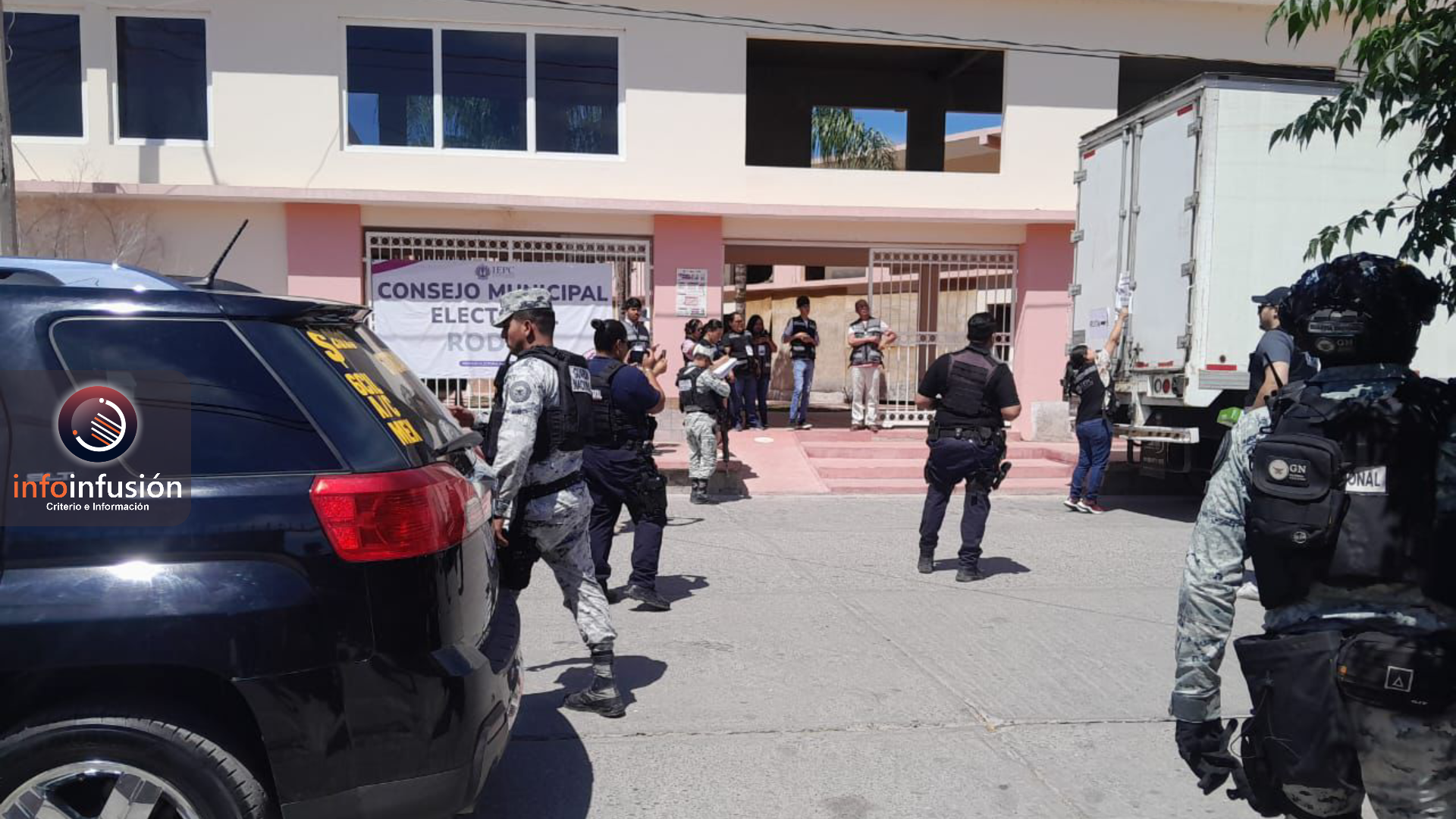 Guardia Nacional y Policía Estatal distribuyen documentación electoral en Durango