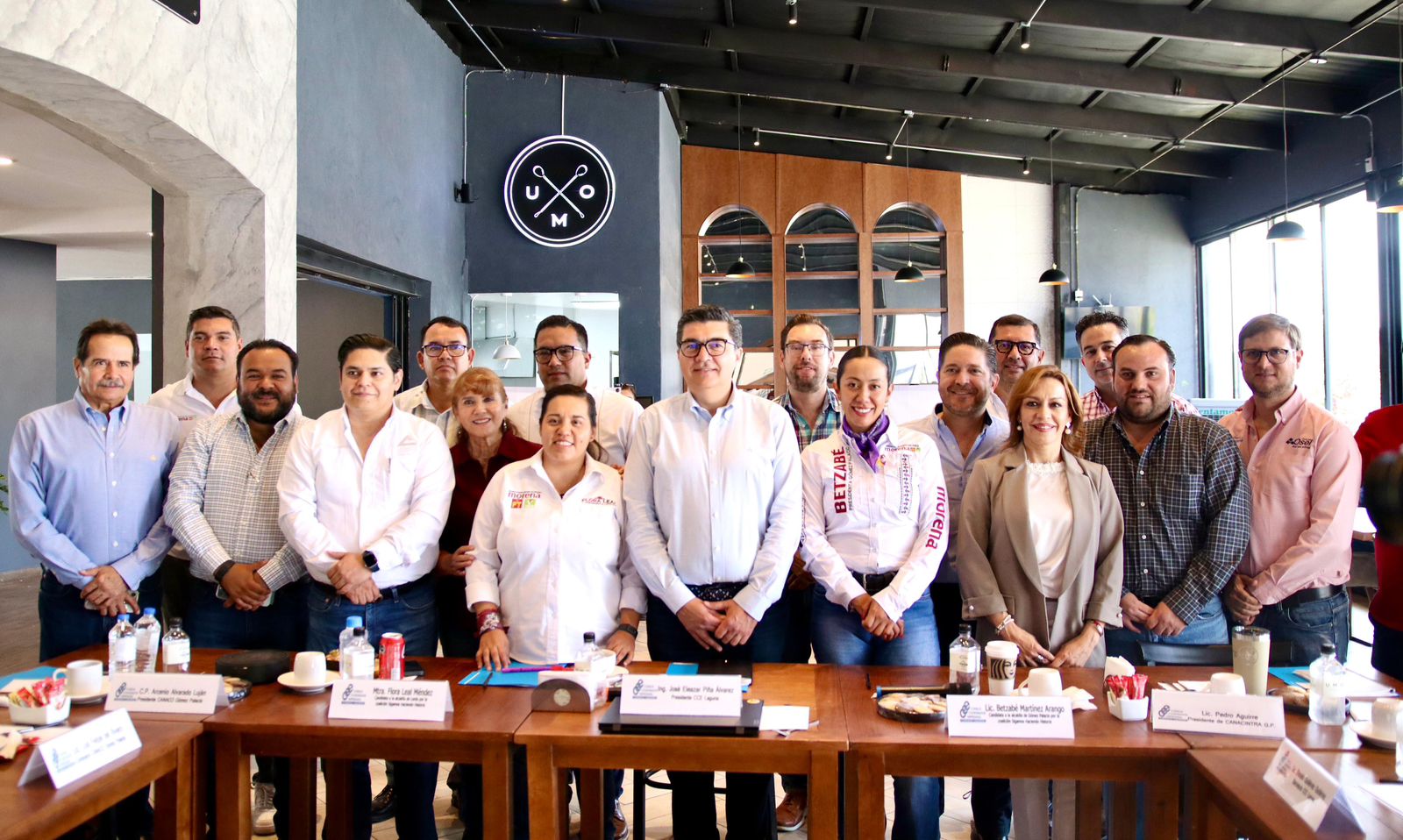 Modernizar la administración municipal y combatir las prácticas de corrupción, propone Betzabé Martínez a la gente y empresariado