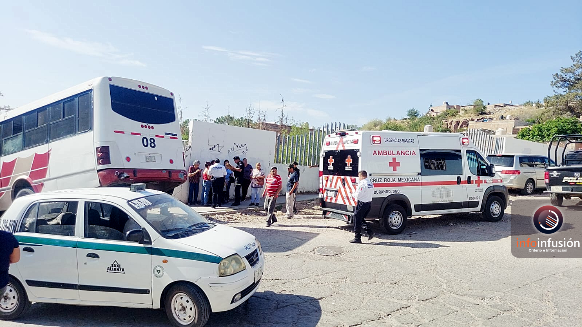 Autobús se impacta contra unidad deportiva