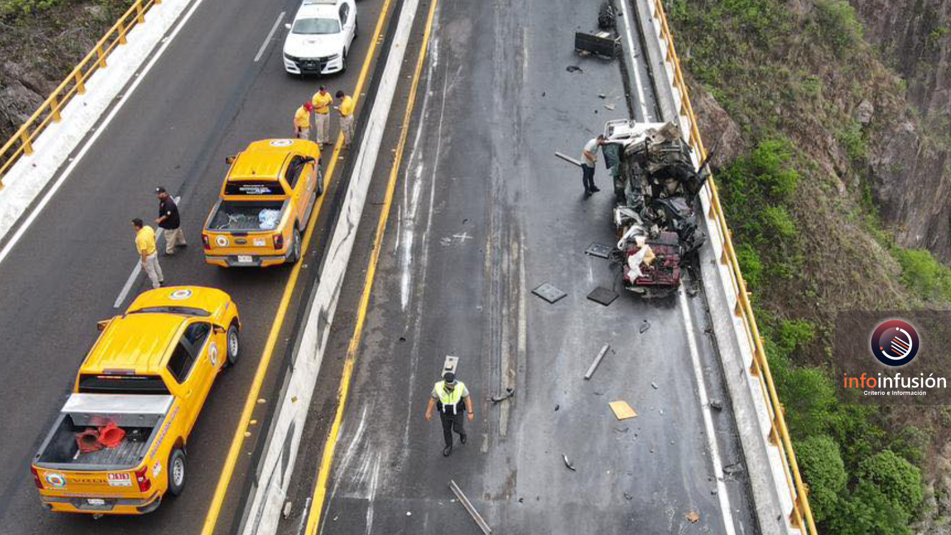 Muere una persona tras volcar pipa con amoniaco en la Durango- Mazatlán