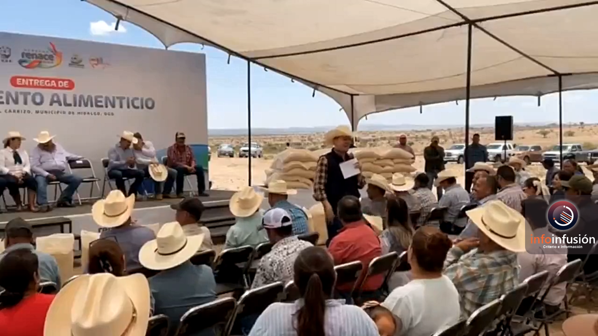 Se mofa Esteban de la 4T, luego intenta suavizar con elogios a Sheinbaum