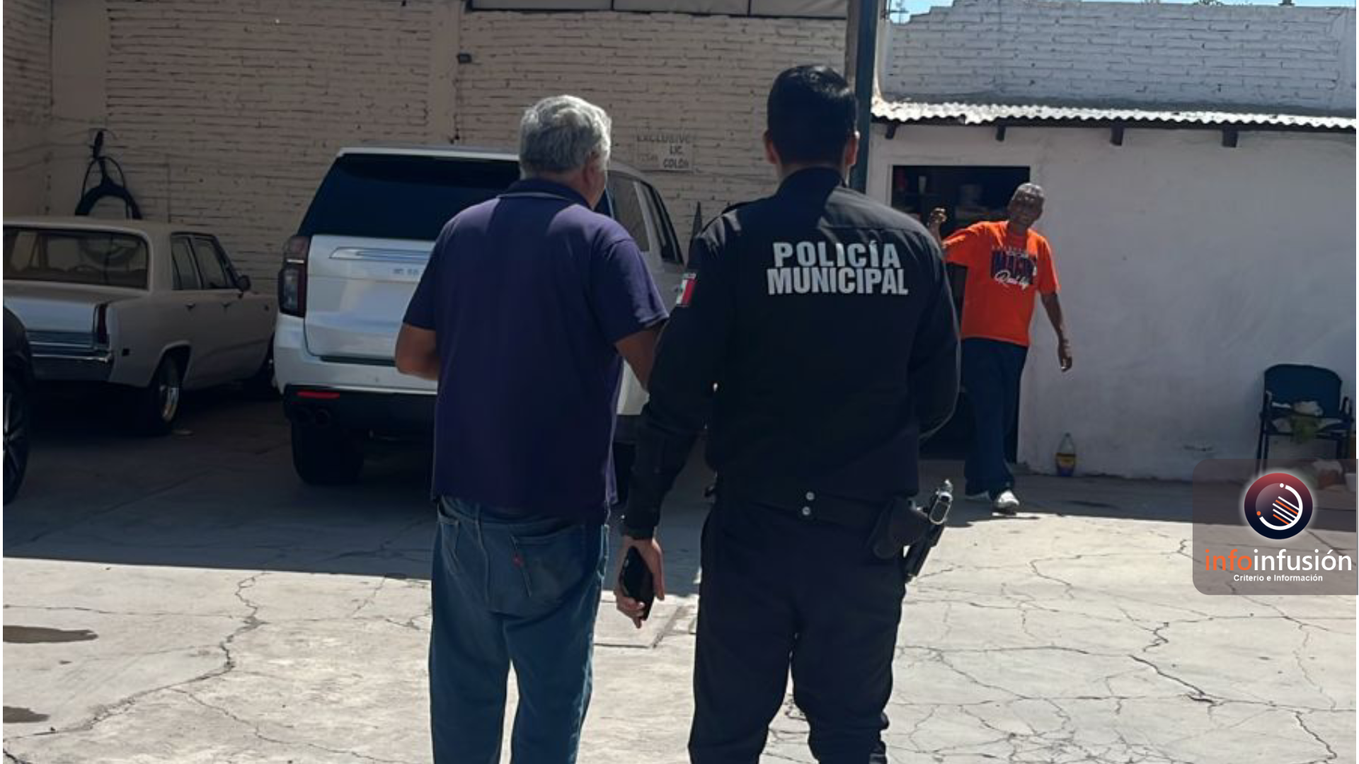 Hallan sin vida a adulto mayor en estacionamiento del centro