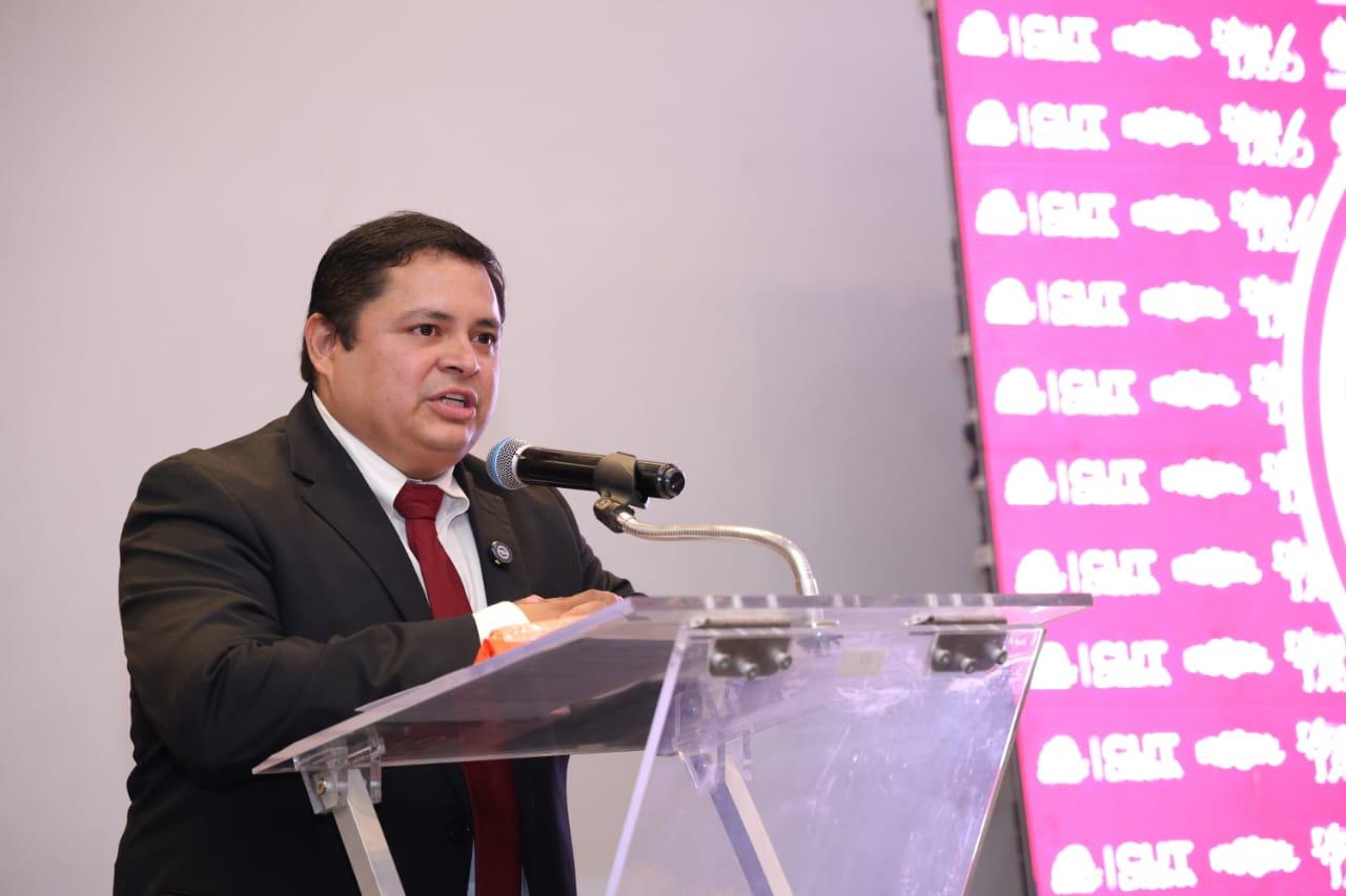 Octavio Adame impulsa liderazgo y motivación entre los jóvenes