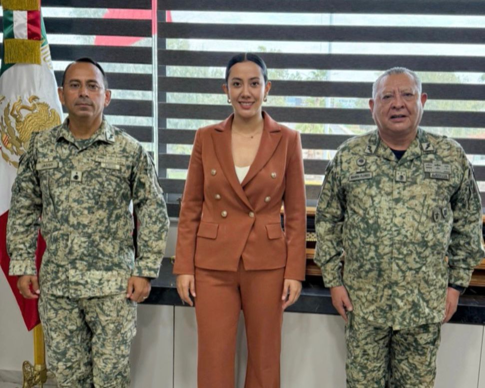 Betzabé Martínez se reúne y acuerda colaboración con quienes encabezan el Mando Especial Laguna y la XI Región Militar