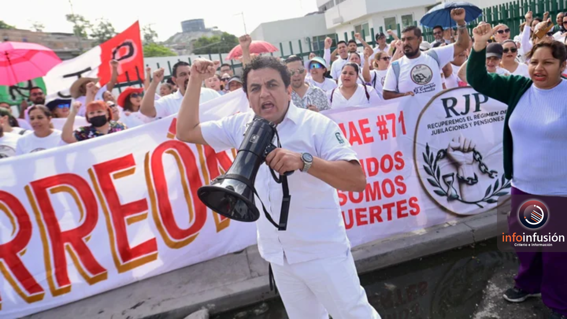 Marchan trabajadores del IMSS en La Laguna por régimen de pensiones