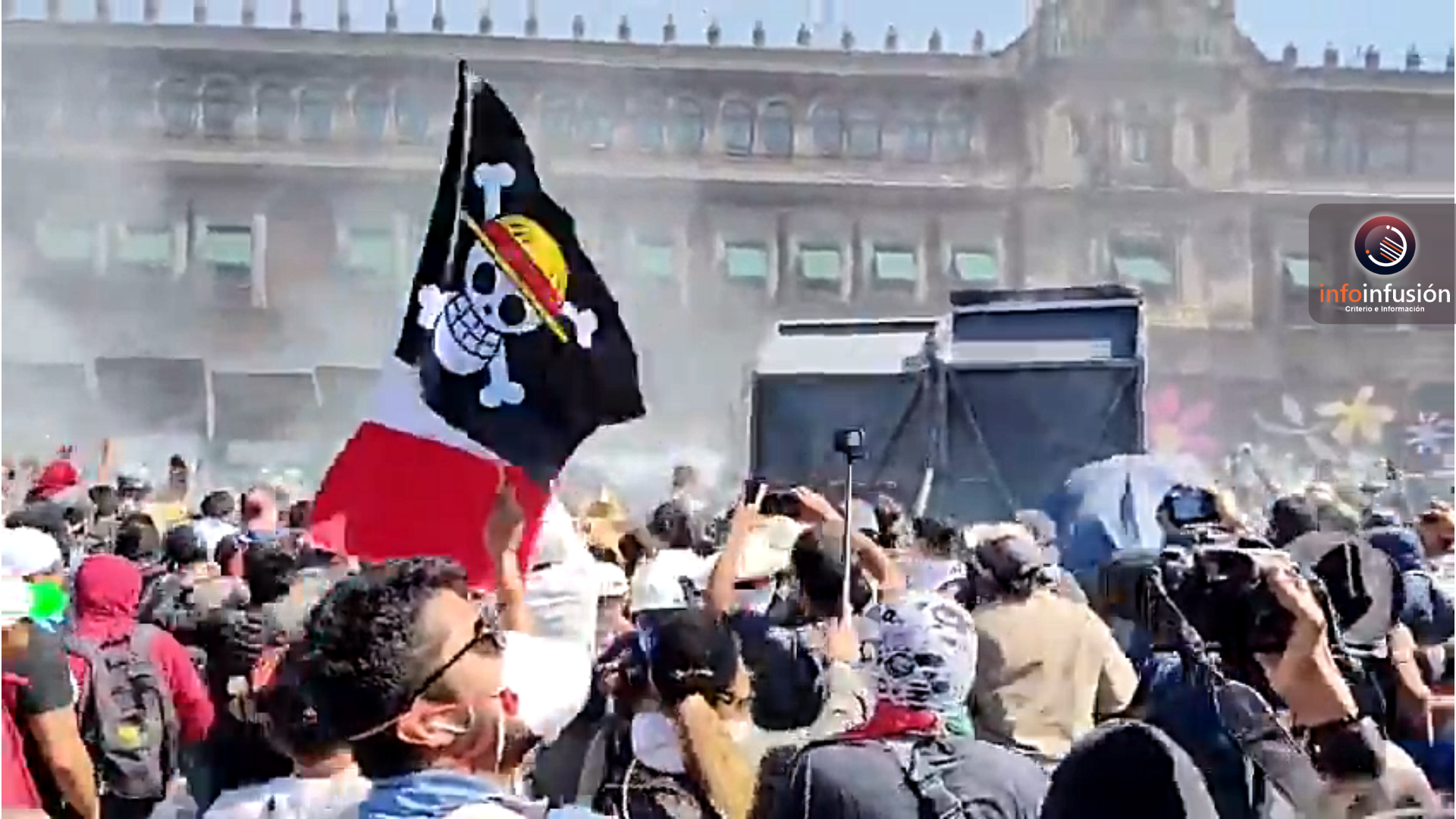 Derriban vallas en Palacio Nacional durante protesta de “Generación Z”