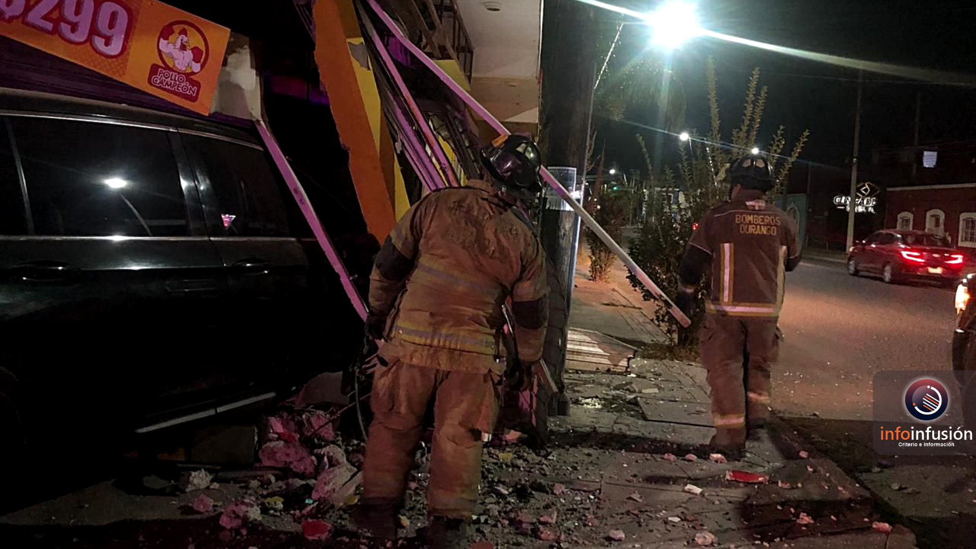 Camioneta impacta local de comida en colonia Ciénega